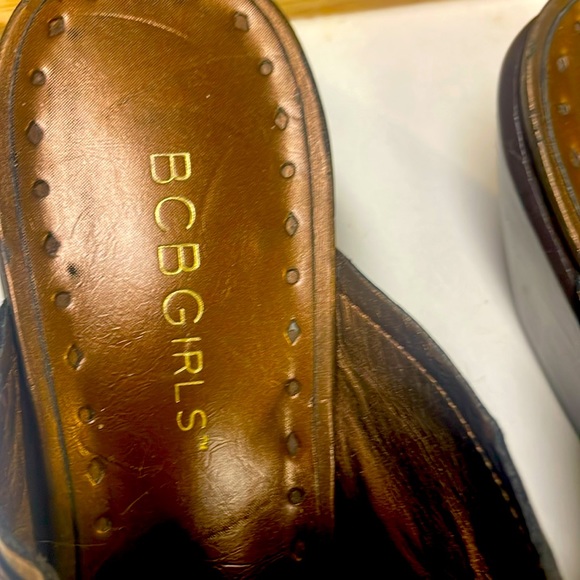 BCBG mules with gold designs - Picture 1 of 6